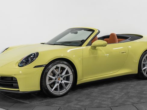 Used 2025 Porsche 911 Carrera image 3