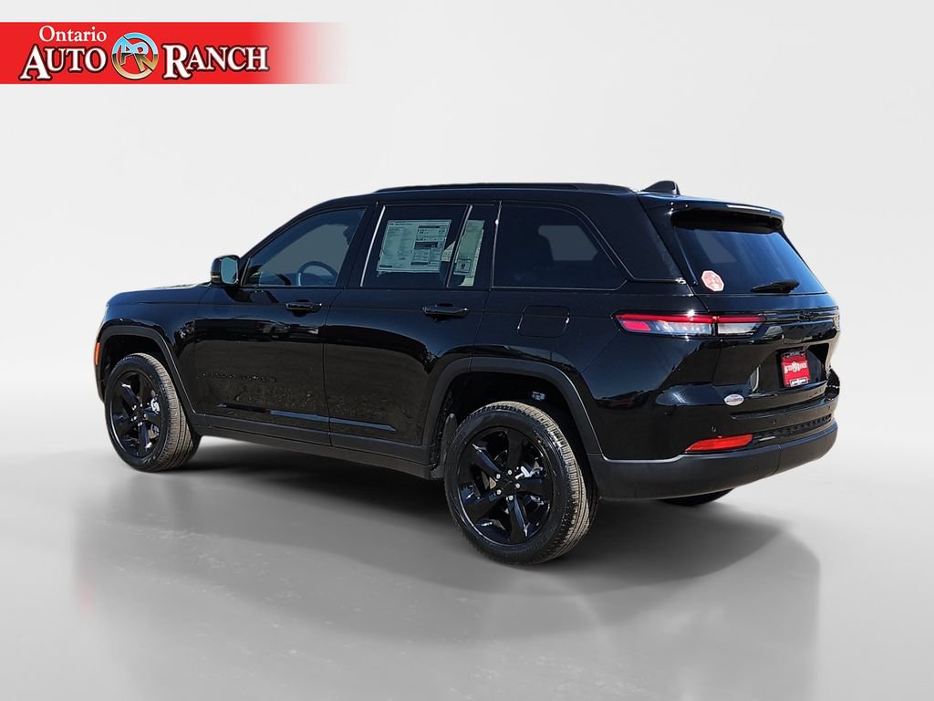 New 2025 Jeep Grand Cherokee Limited w/ Black Appearance Package AWD/4WD image 3