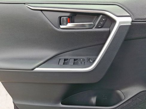 Used 2022 Toyota RAV4 Limited AWD/4WD image 10