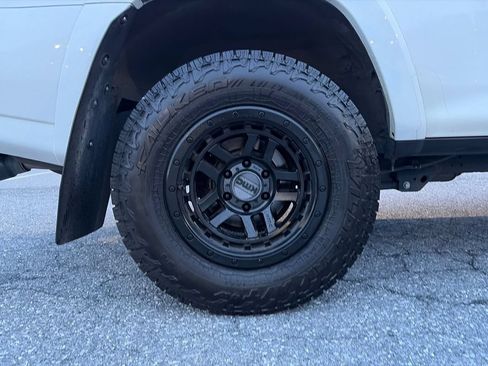 Used 2019 Toyota 4Runner TRD Off-Road AWD/4WD image 31