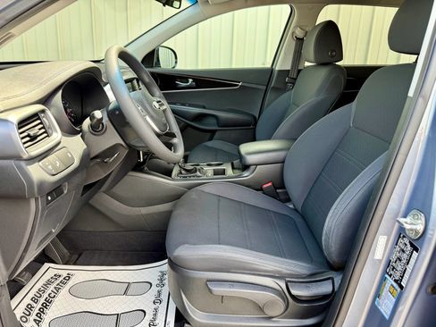 Used 2020 Kia Sorento LX AWD/4WD image 28