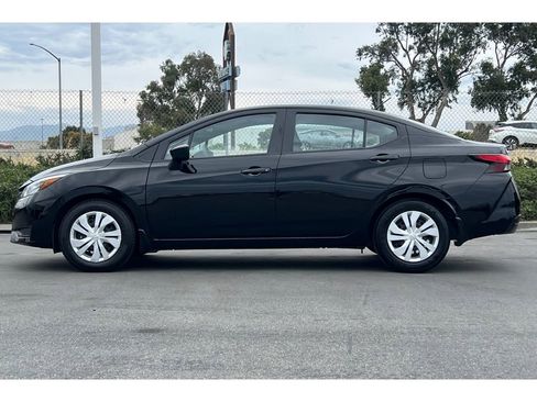 Used 2025 Nissan Versa S w/ Trunk Package image 7