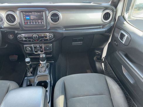 Used 2020 Jeep Wrangler Unlimited Sahara image 26