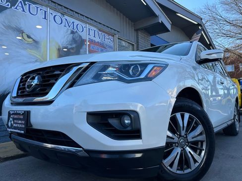 Used 2017 Nissan Pathfinder SL w/ SL Tech Package image 1