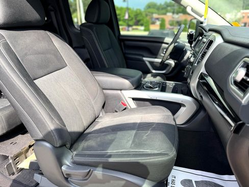 Used 2018 Nissan Titan SV w/ SV Convenience Package image 33