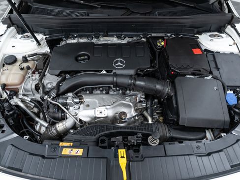 Certified 2021 Mercedes-Benz GLB 250 250 4MATIC image 9