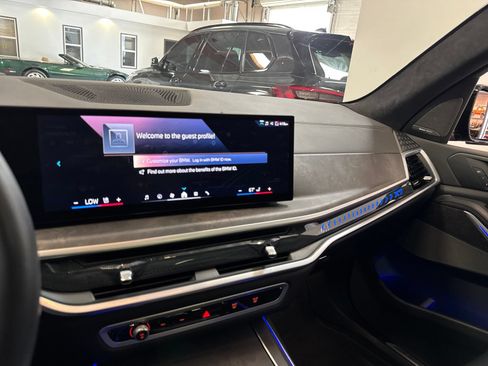 Used 2024 BMW X7 xDrive40i w/ M Sport Package AWD/4WD image 33