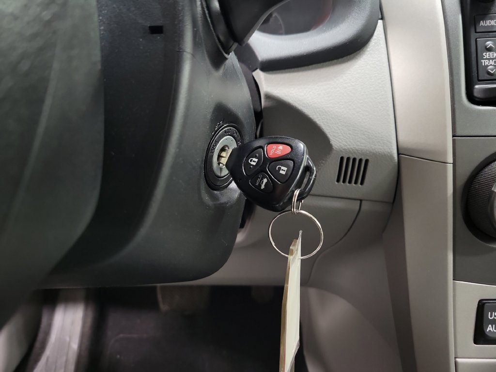 Used 2013 Toyota Corolla LE FWD image 19