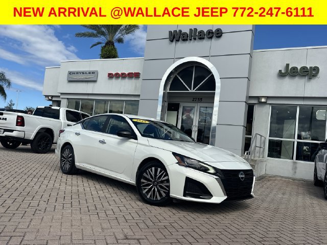 Used 2025 Nissan Altima 2.5 SV FWD image 1