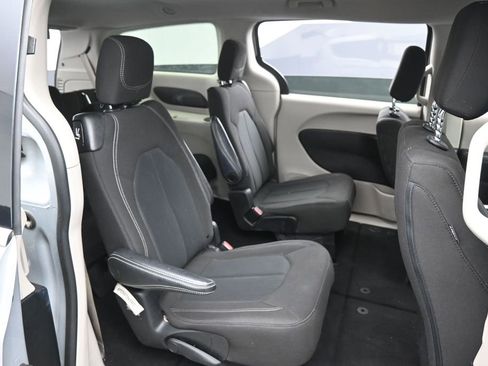 Used 2022 Chrysler Voyager LX FWD image 32