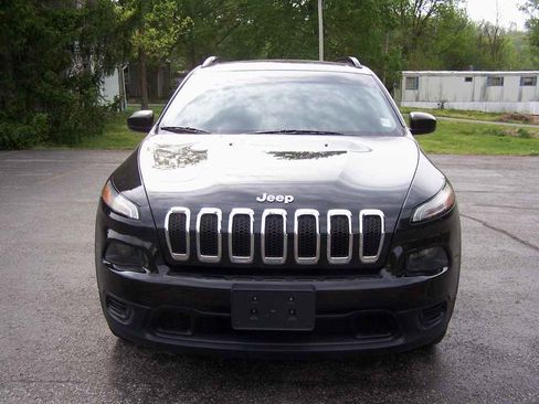 Used 2015 Jeep Cherokee Sport w/ Sport Appearance Group image 2