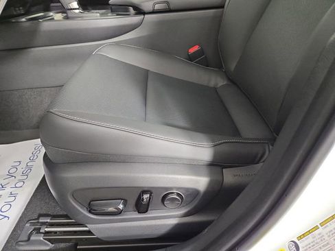 New 2026 Lexus UX 300h AWD image 31