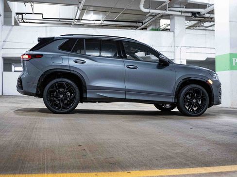 New 2025 Volkswagen Tiguan SE R-Line image 7