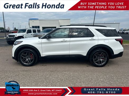 Used 2025 Ford Explorer ST-Line w/ ST-Line Street Pack AWD/4WD image 4