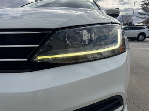 Used 2017 Volkswagen Jetta SE image 30