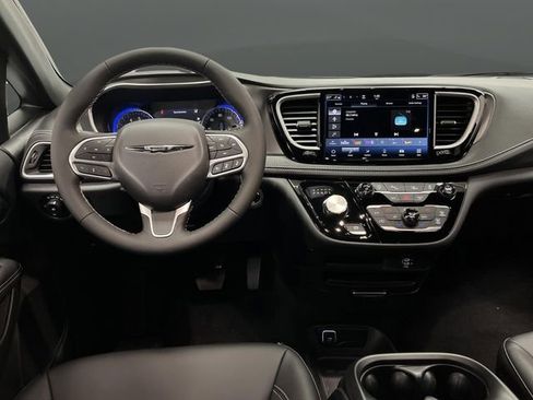 New 2026 Chrysler Pacifica Select image 5