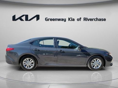 Used 2025 Toyota Camry LE image 7