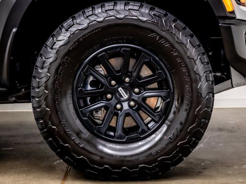 Used 2025 Ford F150 Raptor AWD/4WD image 40
