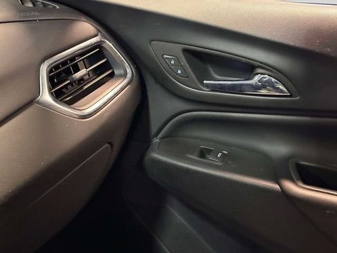 Used 2023 Chevrolet Equinox LT FWD image 25