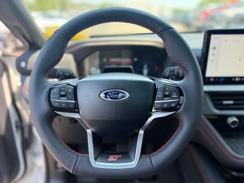 Used 2025 Ford Explorer ST AWD/4WD image 13