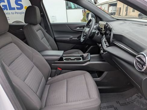 Used 2025 Chevrolet Equinox LT FWD image 30