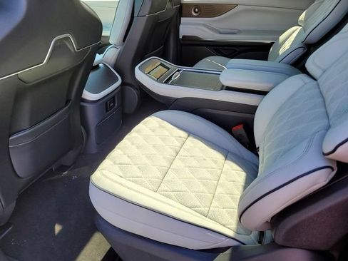 New 2026 Lincoln Navigator L Black Label AWD/4WD image 16