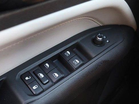 Used 2025 Jeep Compass Limited AWD/4WD image 17