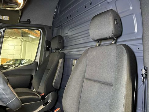 Used 2025 Mercedes-Benz Sprinter 2500 image 20