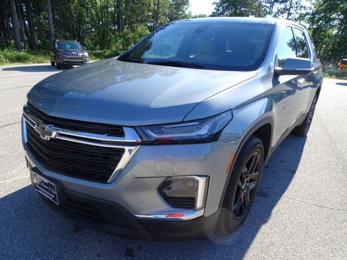Used 2023 Chevrolet Traverse AWD LS w/ Safety Package image 5
