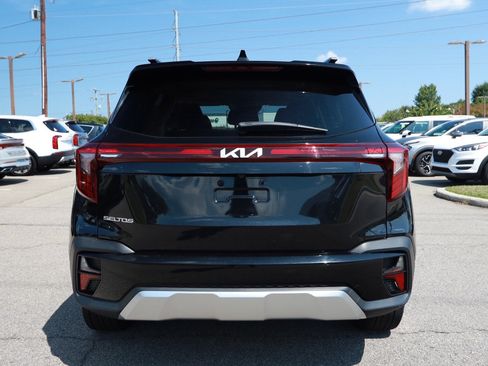 Used 2024 Kia Seltos EX FWD image 4
