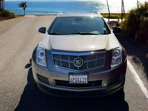 Used 2011 Cadillac SRX Luxury image 2