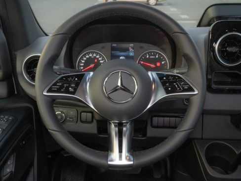 Used 2025 Mercedes-Benz Sprinter 2500 image 22