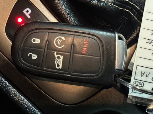 Used 2018 Jeep Cherokee High Altitude w/ Luxury Group image 32