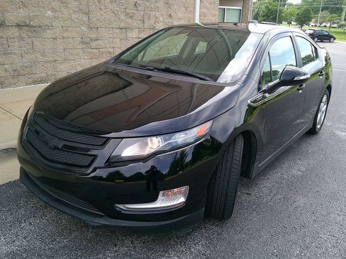 Used 2015 Chevrolet Volt w/ Enhanced Safety Package 1 FWD image 2