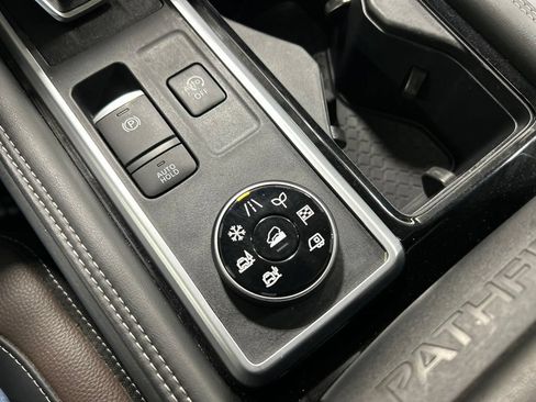 Used 2024 Nissan Pathfinder Platinum AWD/4WD image 25