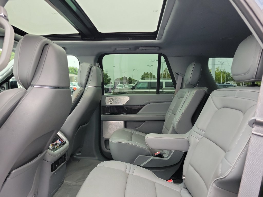Certified 2019 Lincoln Navigator Reserve AWD/4WD image 14
