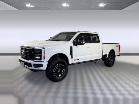 Used 2025 Ford F250 Platinum w/ FX4 Off-Road Package AWD/4WD image 1