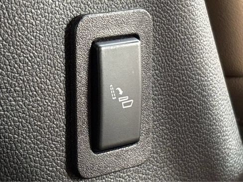 Used 2023 Chevrolet Tahoe Premier w/ Advanced Technology Package RWD image 24