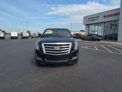 Used 2019 Cadillac Escalade Luxury AWD/4WD image 2