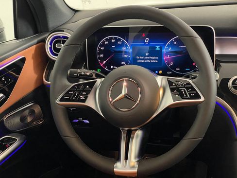 Used 2026 Mercedes-Benz GLC 300 4MATIC image 16