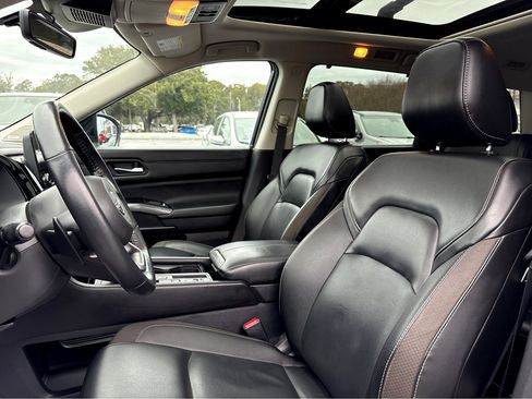 Used 2023 Nissan Pathfinder SL w/ SL Premium Package image 14