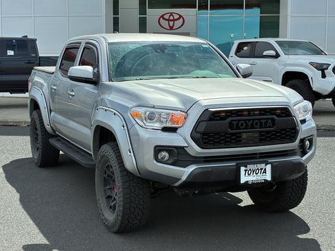 Used 2023 Toyota Tacoma SR AWD/4WD image 1