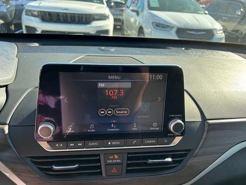 Used 2023 Nissan Altima 2.5 SV image 17