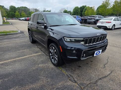 Used 2023 Jeep Grand Cherokee Overland w/ Luxury Tech Group IV AWD/4WD image 5