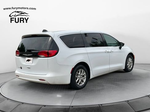 Used 2024 Chrysler Voyager LX FWD image 3