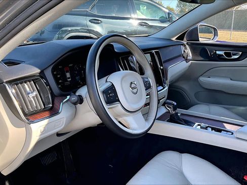 Used 2021 Volvo S60 T5 Momentum image 16