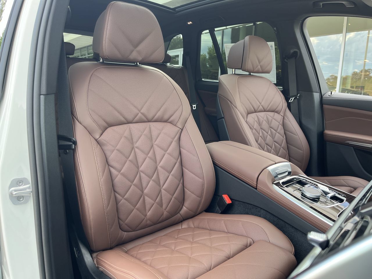 Used 2026 BMW X5 xDrive40i w/ M Sport Package AWD/4WD image 36