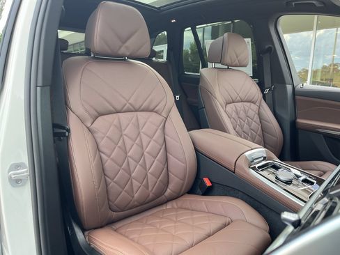 Used 2026 BMW X5 xDrive40i w/ M Sport Package AWD/4WD image 36