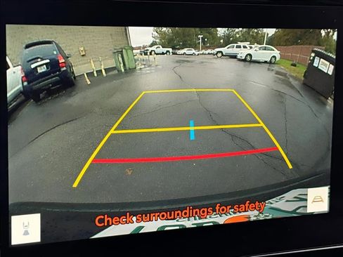 Used 2024 Toyota Corolla Cross XLE image 27