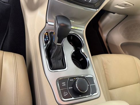 Used 2021 Jeep Grand Cherokee Limited AWD/4WD image 18